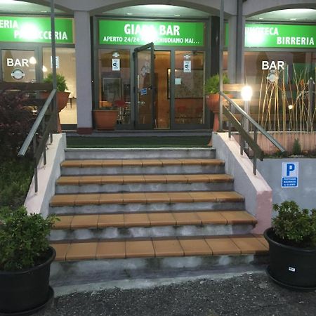 Hotel Lago Maggiore カステッレット・ソプラ・ティチーノ エクステリア 写真