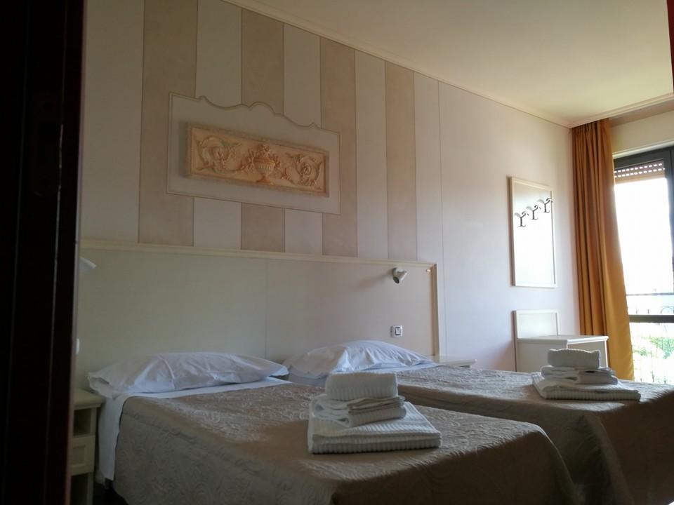 Hotel Lago Maggiore カステッレット・ソプラ・ティチーノ エクステリア 写真