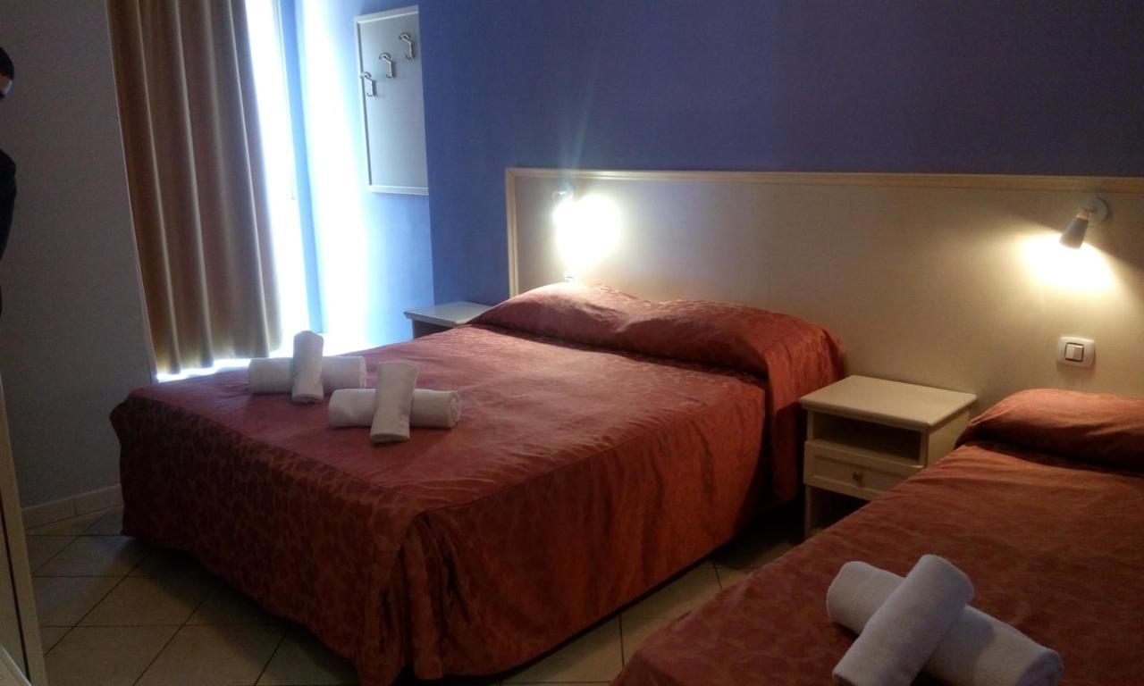 Hotel Lago Maggiore カステッレット・ソプラ・ティチーノ エクステリア 写真