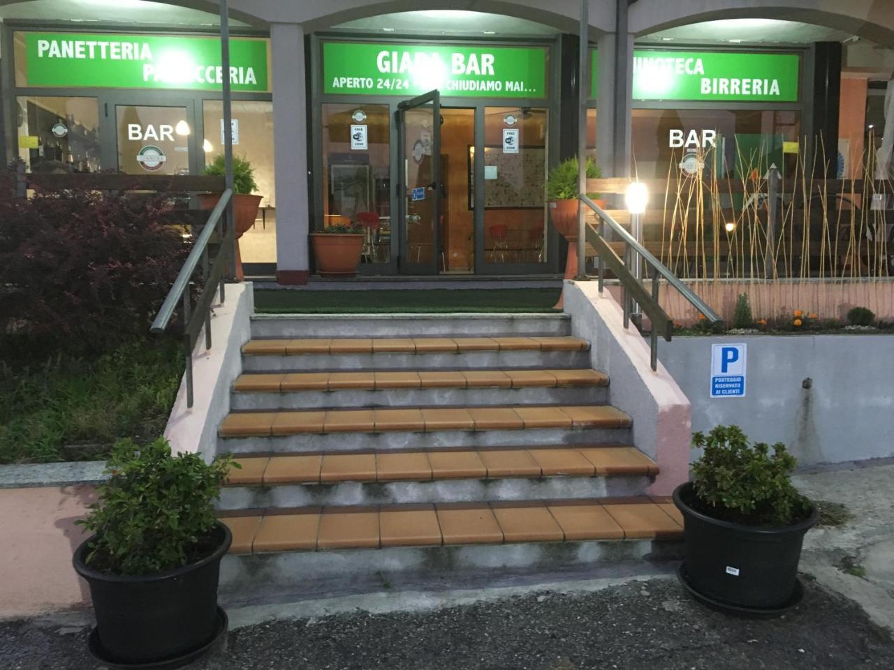 Hotel Lago Maggiore カステッレット・ソプラ・ティチーノ エクステリア 写真