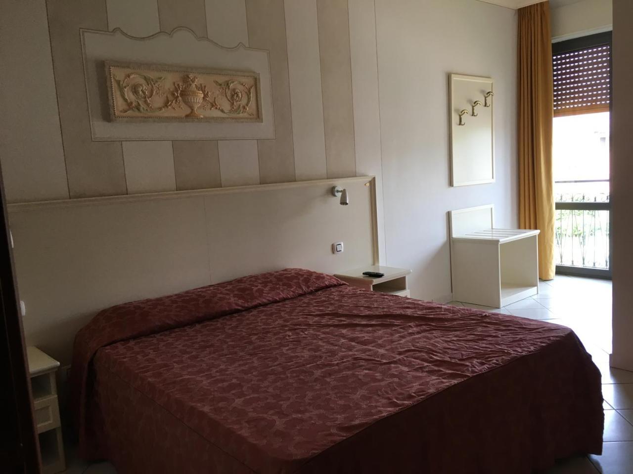 Hotel Lago Maggiore カステッレット・ソプラ・ティチーノ エクステリア 写真