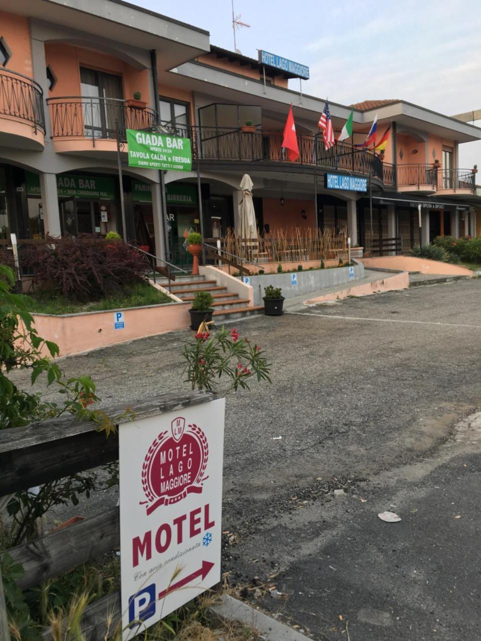Hotel Lago Maggiore カステッレット・ソプラ・ティチーノ エクステリア 写真